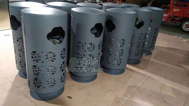 欣方圳精品定制垃圾桶表面鏤空精細(xì)雕刻，外形上設(shè)計(jì)美觀，新穎獨(dú)特！