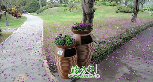  園林景區(qū)環(huán)保的選擇，玻璃鋼帶花盆垃圾桶